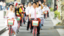 推崇簡(jiǎn)辦婚禮的新風(fēng)尚，樂(lè)清主張黃包車、自行車接親